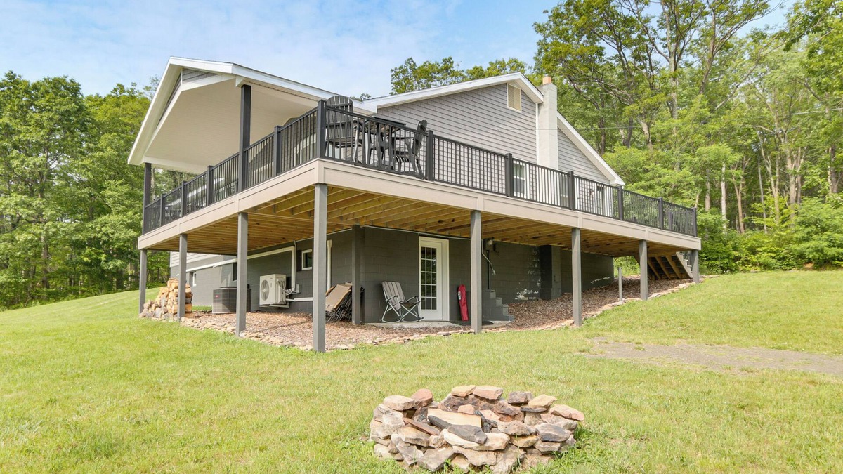 Fishertown House | Mtn-View Pleasantville Home on 100 Acres!