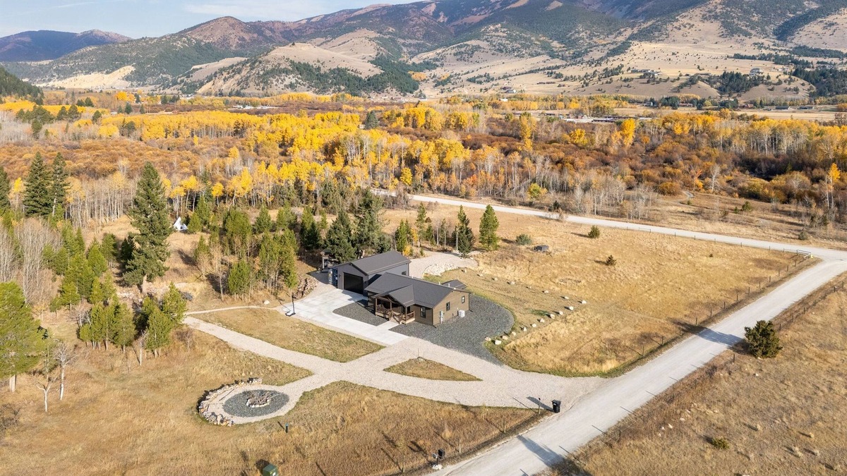Anaconda Cabin | Mtn Views, AC, Fire Pit, Hunters Welcome!
