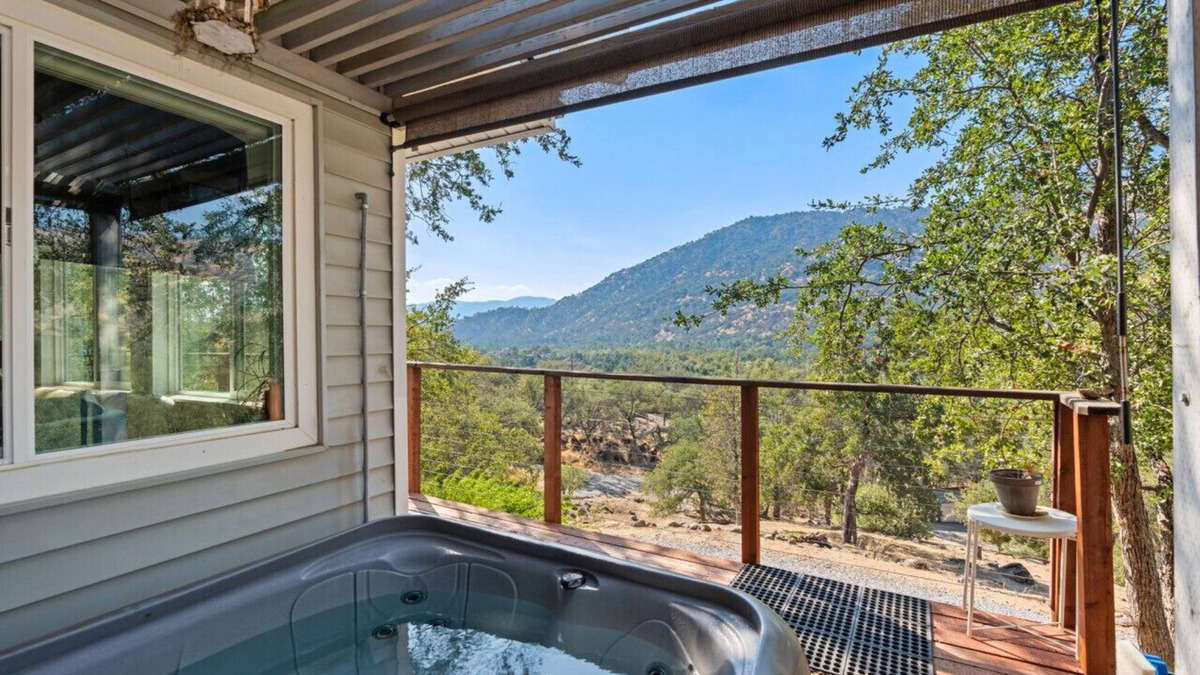 Kaweah Cabin | Mtn Views, Hot Tub, Outdoor Shower, 15m to Sequoia