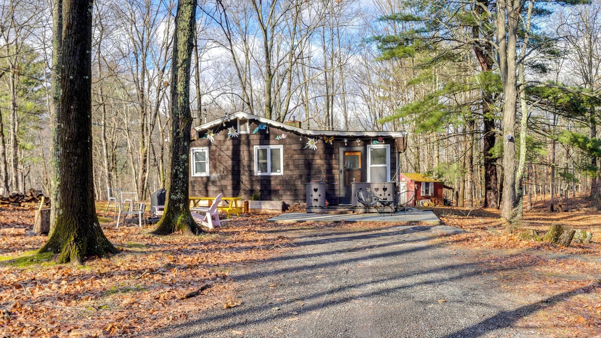 Round Top Cabin | Mtn Views + On-Site Hiking Trails: Catskills Cabin