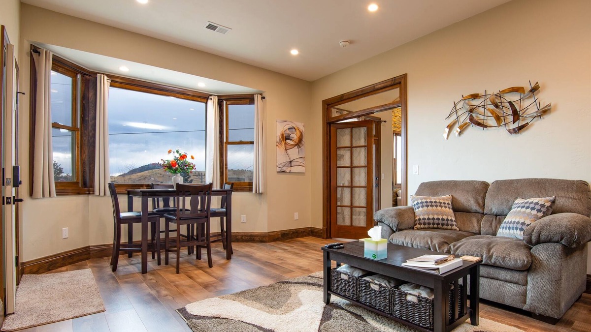 Cripple Creek House | MTN Views*Rain Shower*Fireplace