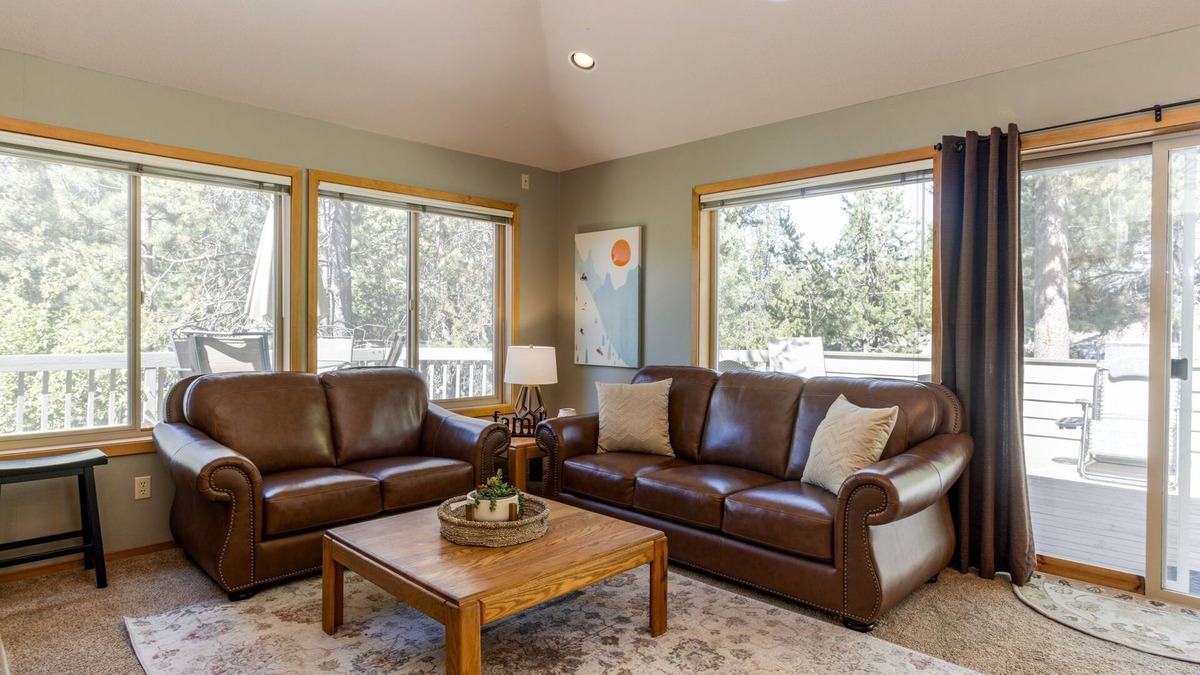 Deer Park House | MTRO02 - 3 Suites, AC, Hot Tub, Games Galore