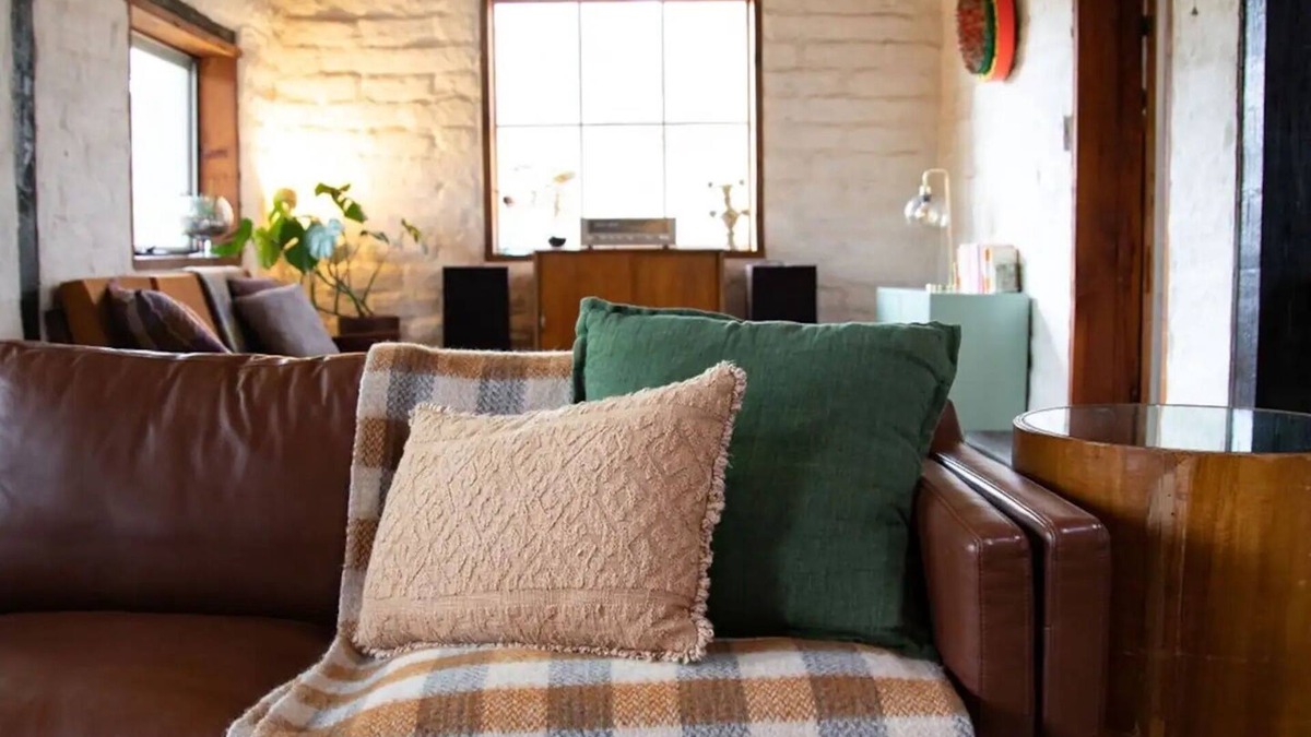 Chewton Bushlands House | Mud Brick Eco Retreat | 15 mins from Castlemaine