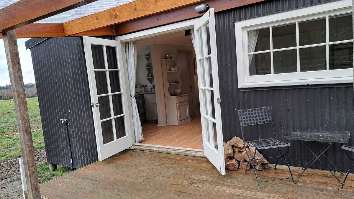Windwhistle Cottage | Mulberry Cottage at Gunyah by Mt Hutt