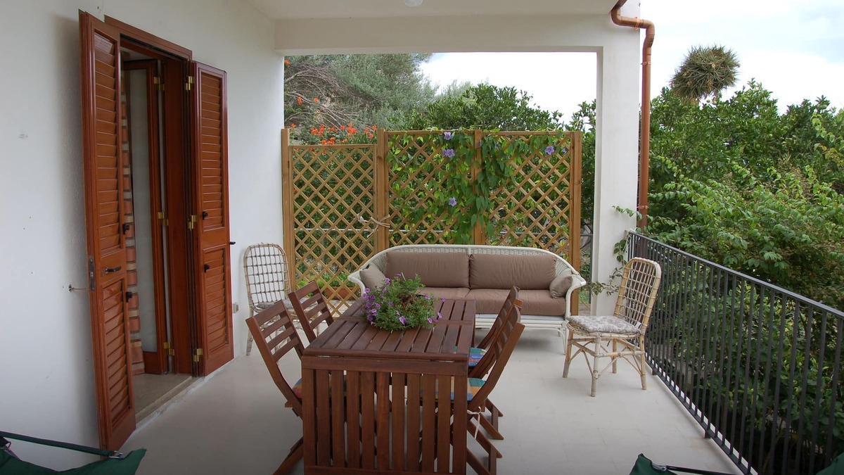 Mortelle House | Mulberry Tree House with garden and direct access to the Tyrrhenian Sea