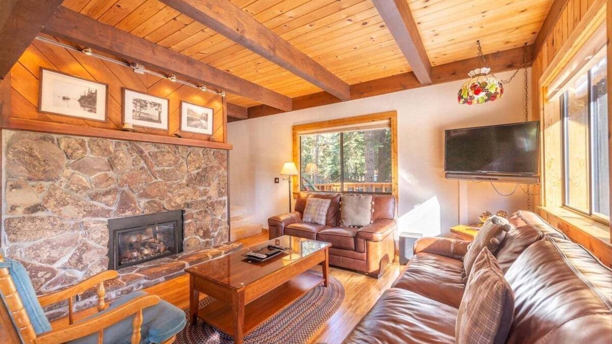 Ridgewood Cabin | Muletail Lodge in Carnelian Bay Close to town, hiking, biking