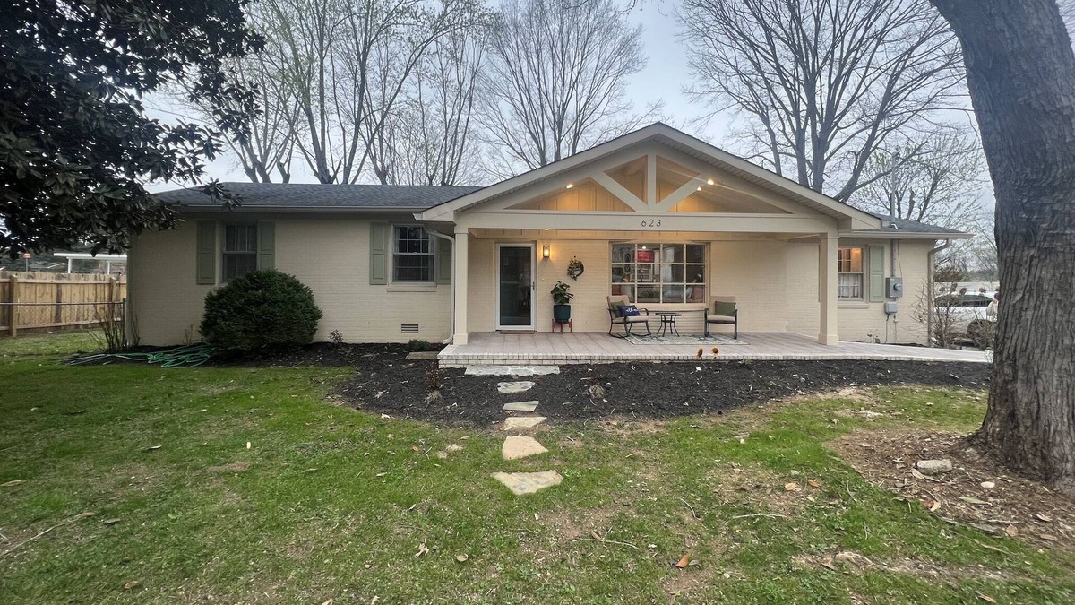 Columbia Cottage | Muletown's Cozy Classic w/hot tub, outdoor game area, and fire pit