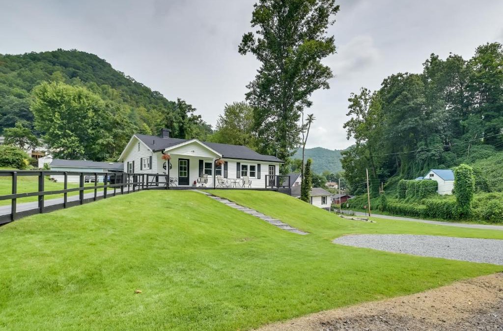 Mullens House | Mullens Home - Close to Hatfield-McCoy Trailhead!