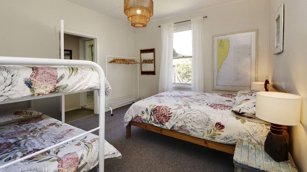 Hat Head House | Muller's Cottage: A Spacious and Pet-Friendly Three-Bedroom Retreat.
