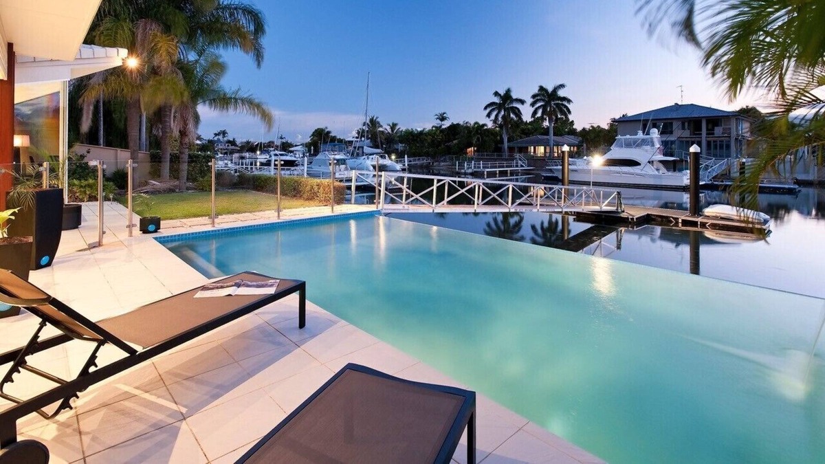 Minyama Villa | Mulloka Villa. Sunshine Coast - Absolute Waterfront. Private Infinity Pool