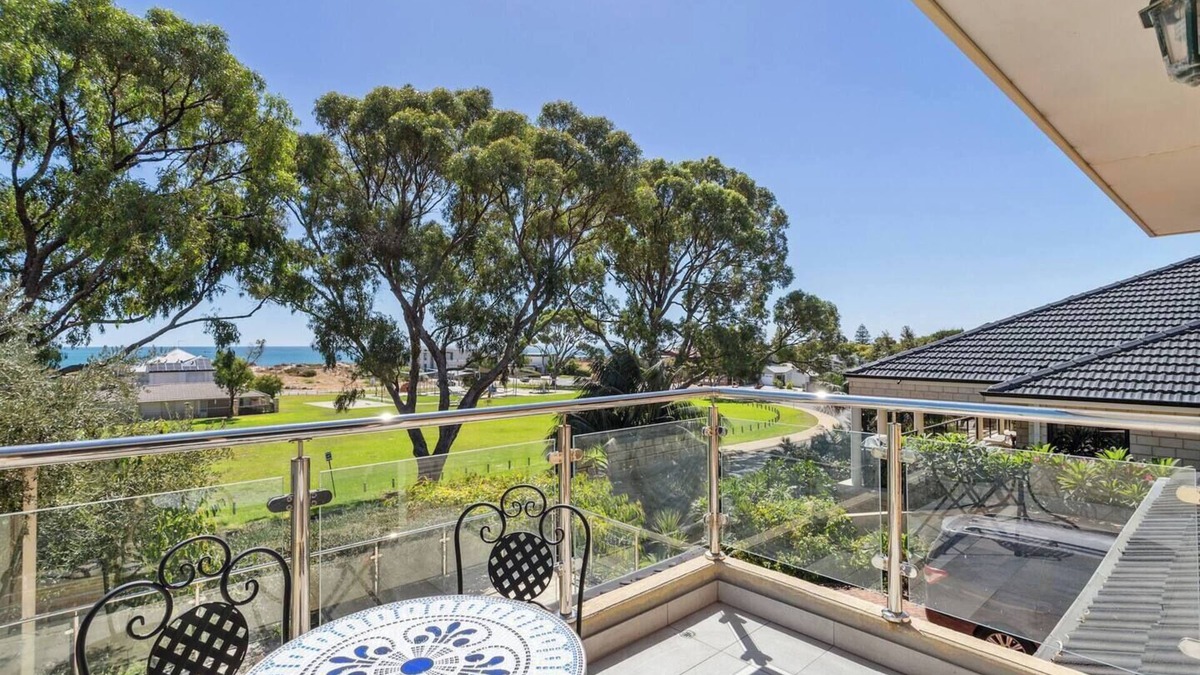 Silver Sands House | Multi-Family Retreat: Beach Park Views