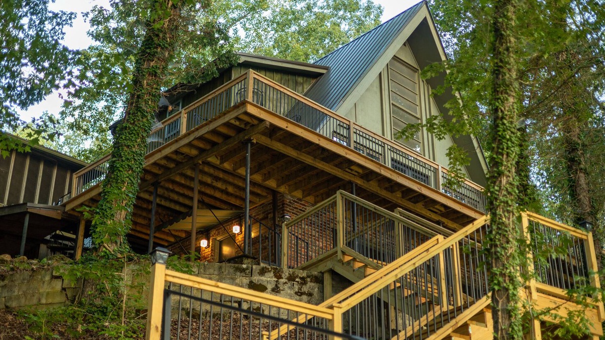 Killen House | Multi-generational retreat on Wilson Lake w/game room, firepit & pier