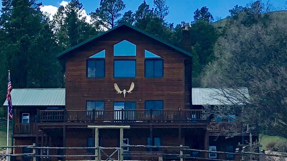 Sundance Cabin | Multi-purpose, secluded lodge with scenic views.