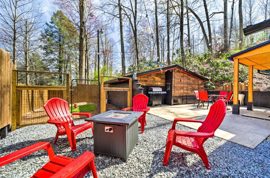 Brevard House | Multi-Unit Brevard Vacation Rental with Patio!