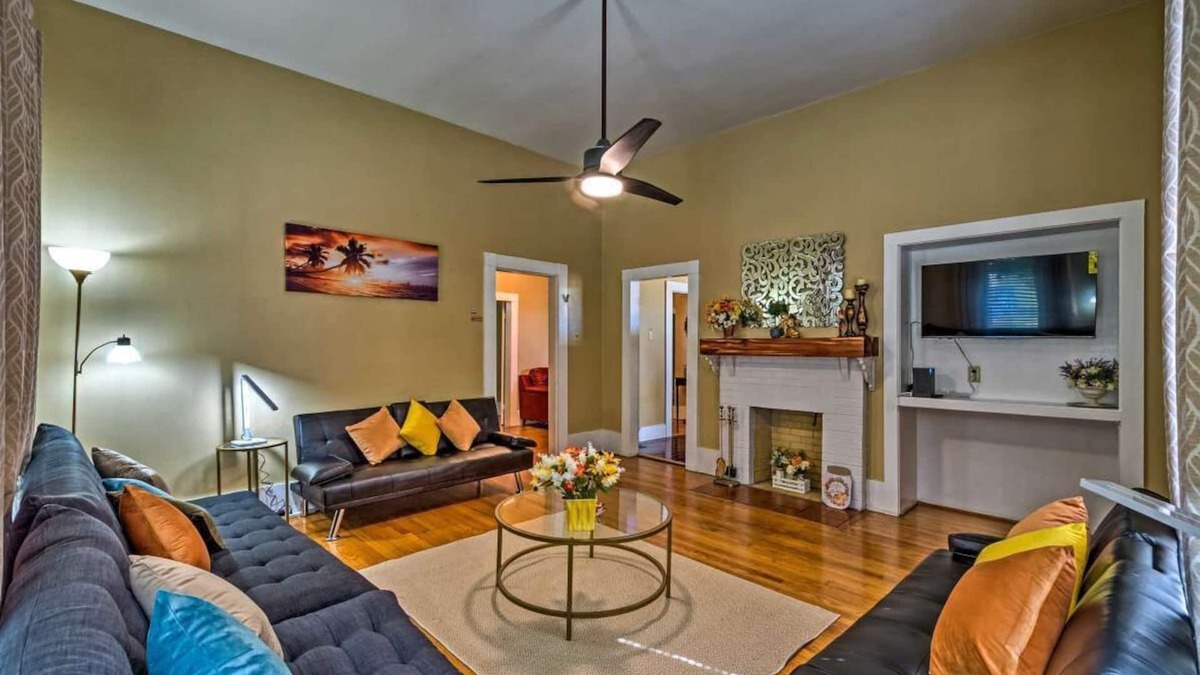 Horse Cave House | Multifamily Mammoth Cave Inn Sleeps 15 Infants Welcome