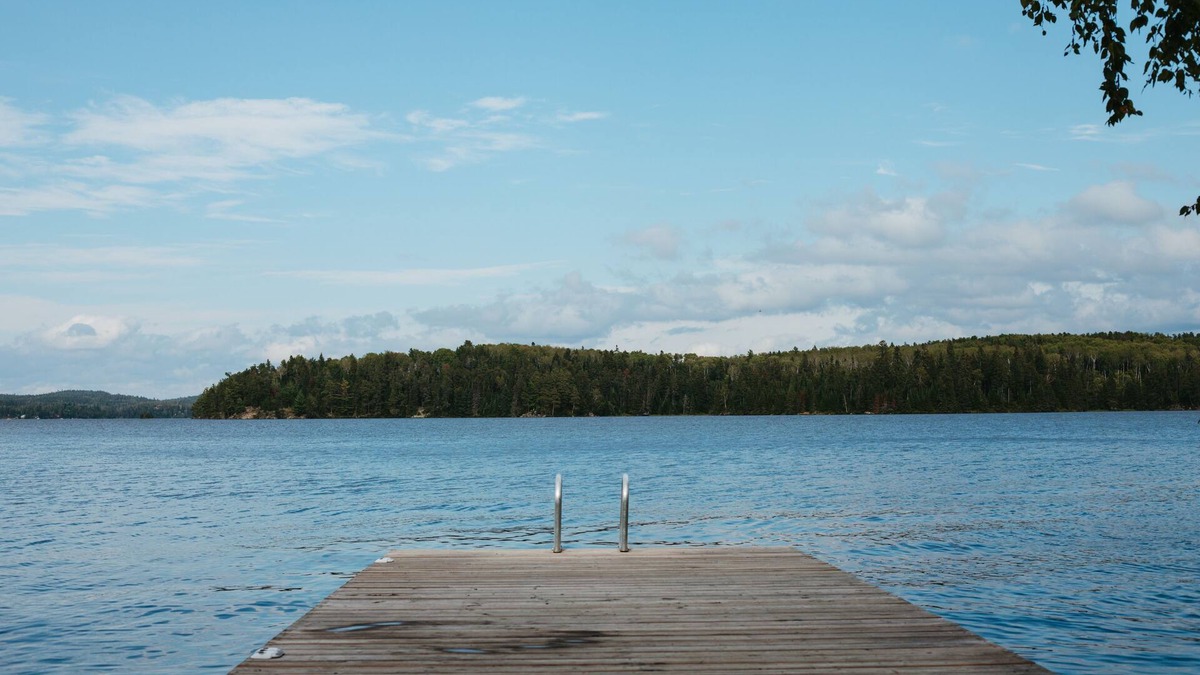 Kenora Cottage | Multilevel, private lakefront cottage on Longbow Lake only minutes from Kenora.