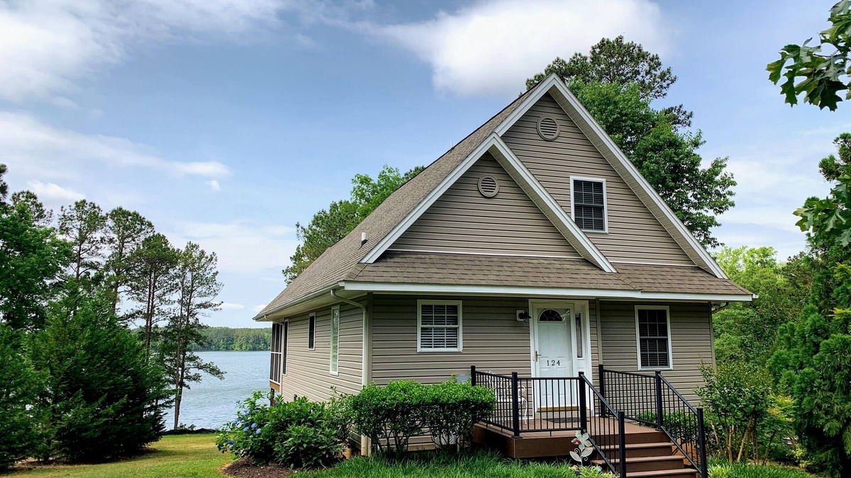 Henrico House | 🌞 Multiple Family Friendly, Modern Lake House On Deep-Water Cove, 2 Kayaks 🌞