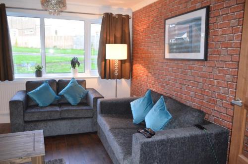 Swindon House | Mundy House