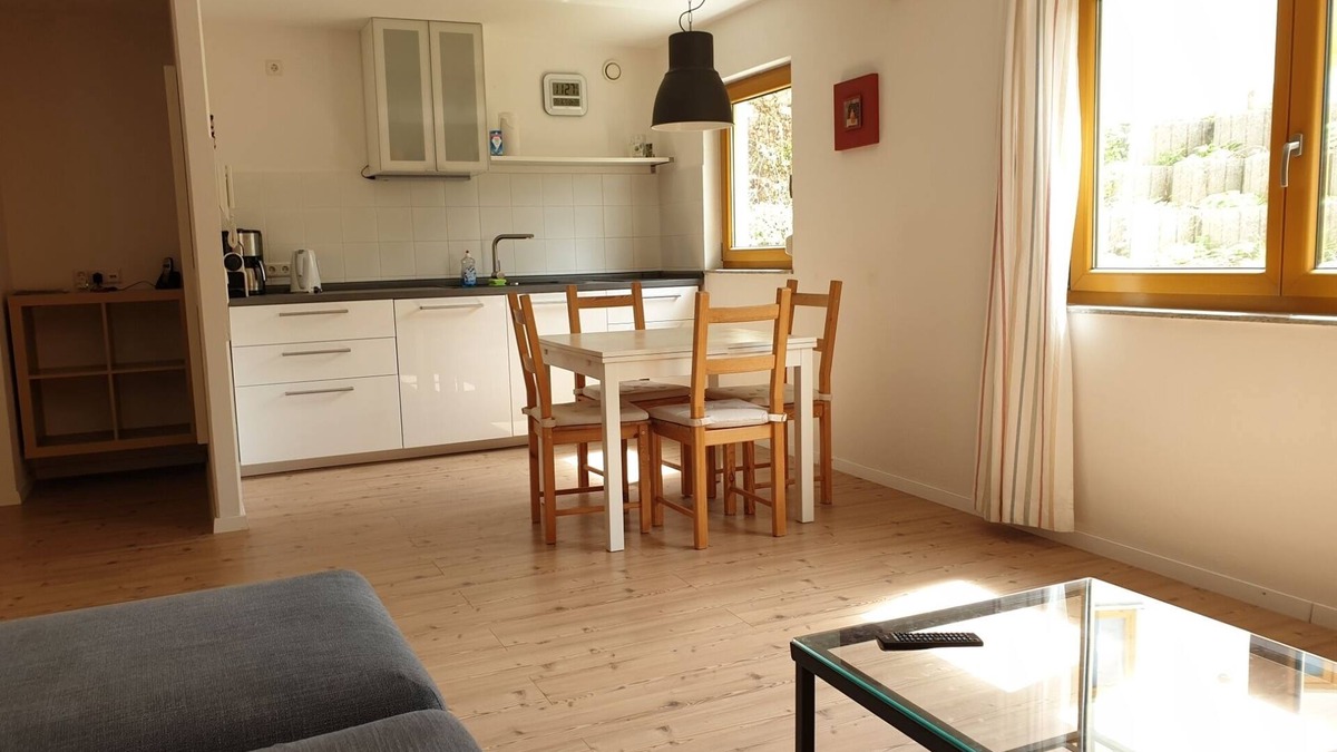 Munchen District Apartment | Munich Countryside Apartment A - S-Bahn train - nearby brewery village Aying