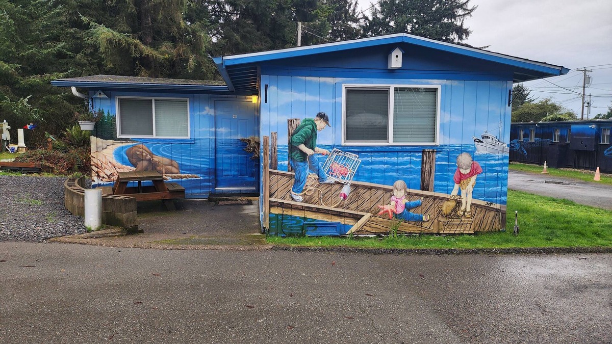 Coos Bay Cabin | Mural Cabin on the Coast