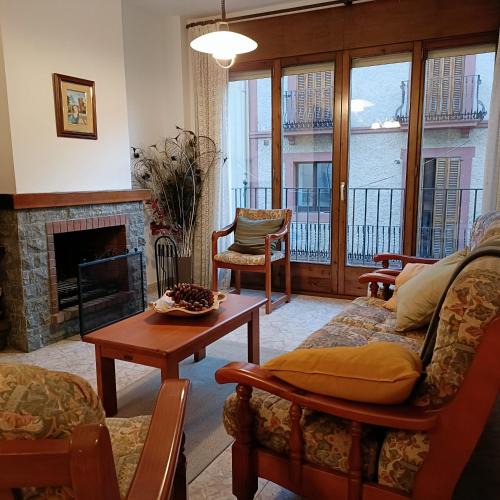 Camprodon Apartment | Muralla
