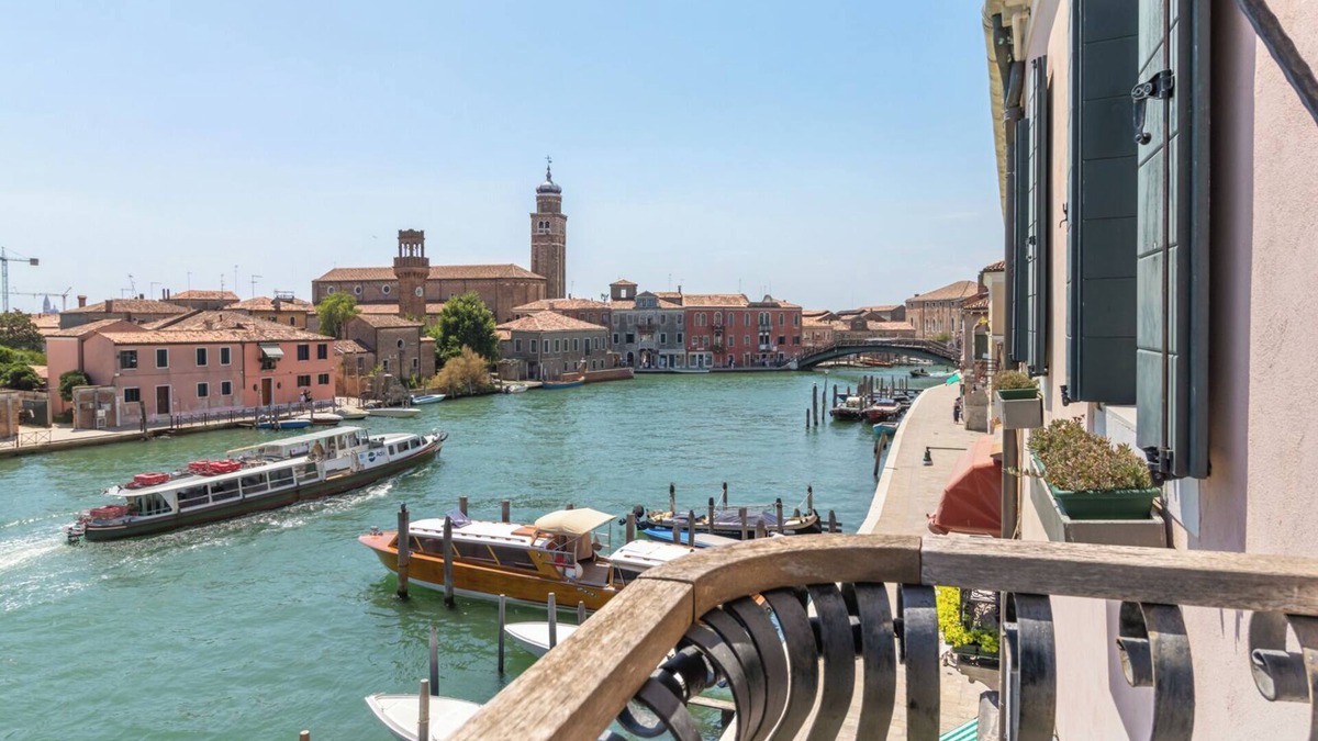 Longa Apartment | MURANO Suites | AMETHYST