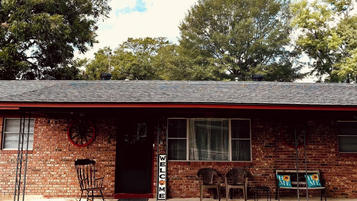 Murfreesboro House | Murfreesboro Arkansas walking distance in town 1.9 miles to Crater of Diamond's