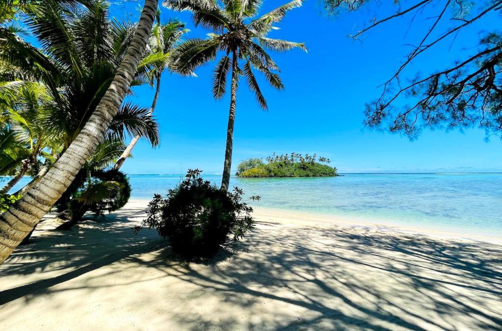 Muri Villa | Muri Beachside Villa with pool