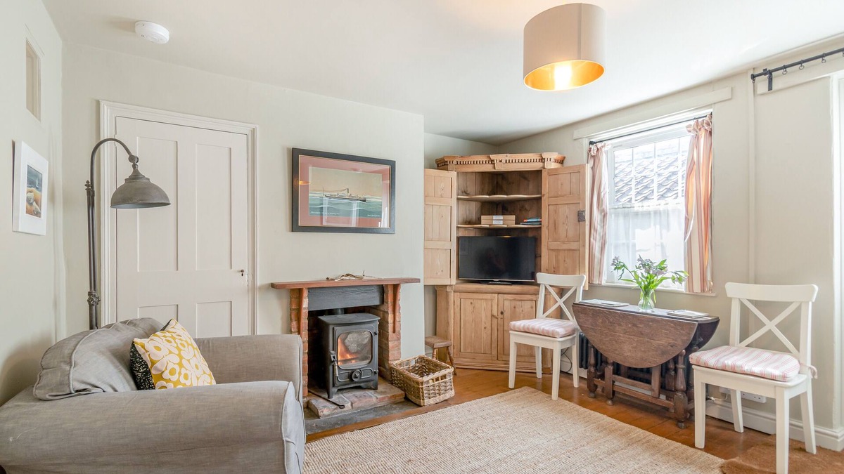Holt House | Muriel Cottage - One Bedroom House, Sleeps 2