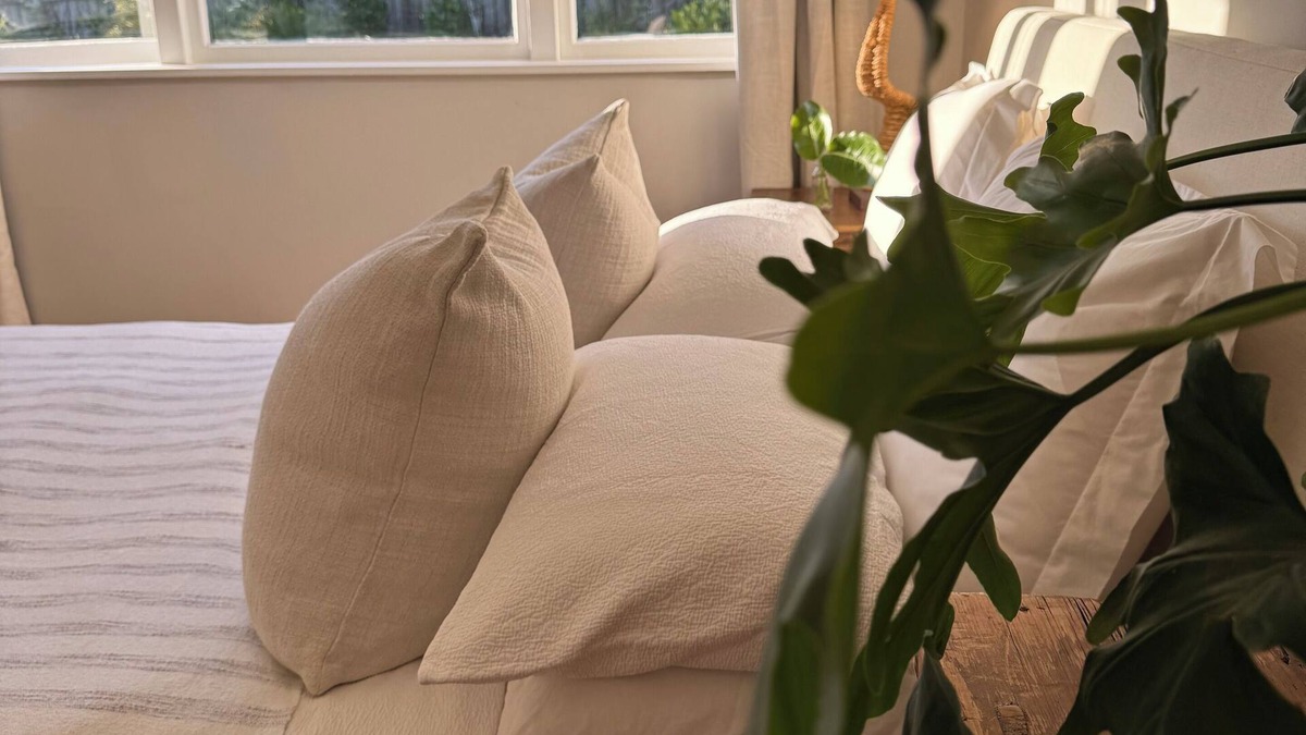 Muriwai Cottage | Muriwai Beachstays - Pango Cottage