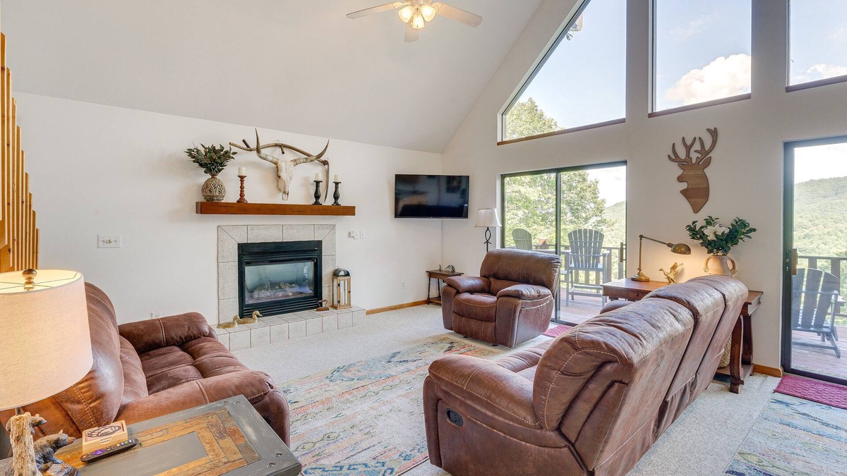 Upper Peachtree Cabin | Murphy Cabin w/Deck & Sweeping Mountain Views!