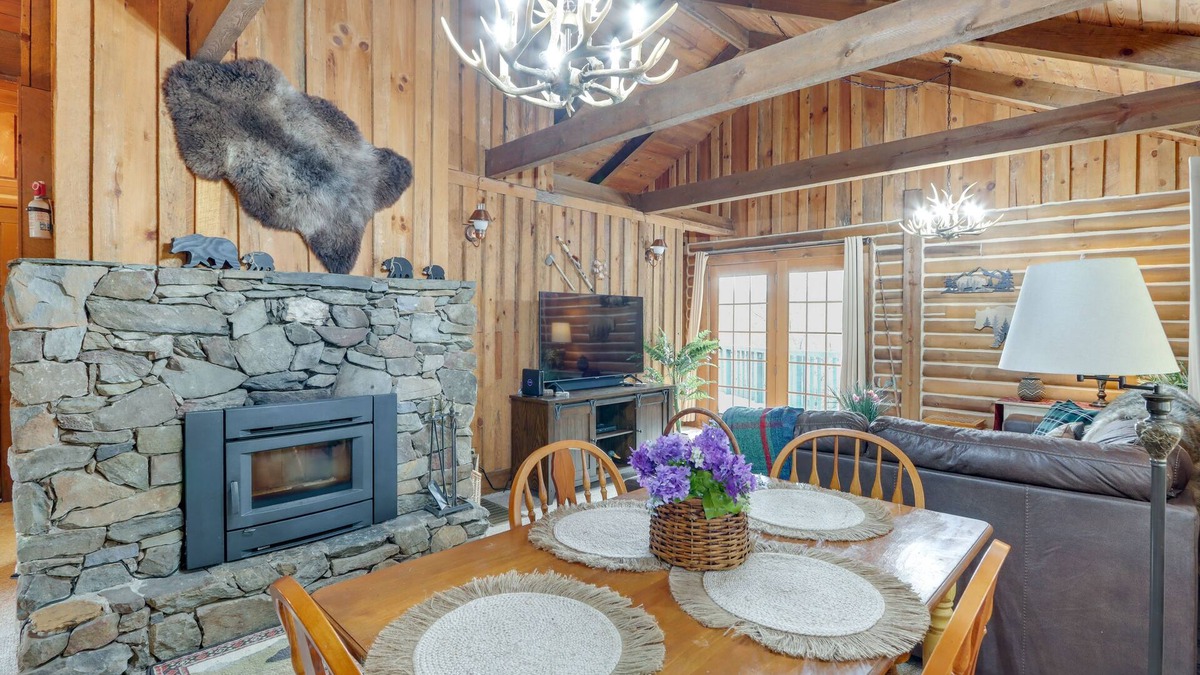 Unaka Cabin | Murphy Cabin w/Views < 1 Mi to Hiwassee Lake!