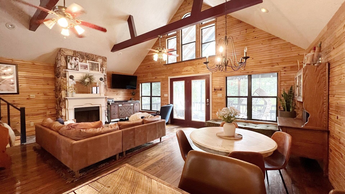 Zavalla Cabin | Murphy Lake House