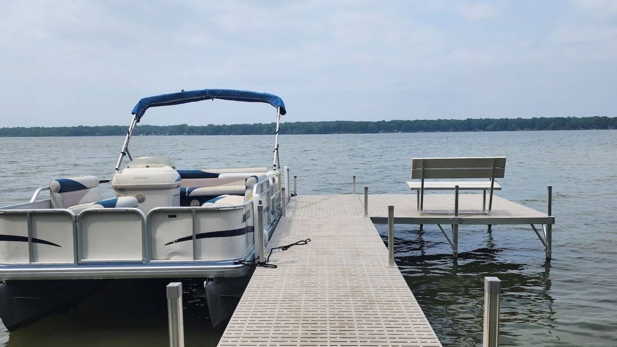 Briggsville House | Murphys Lakefront Jacuzzi Retreat 9 Miles-WI DELLS