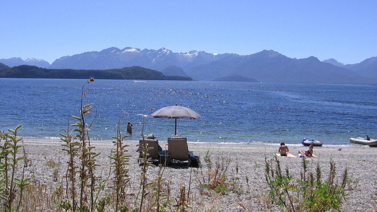 Manapouri Bed & Breakfast | Murrell's Grand View House