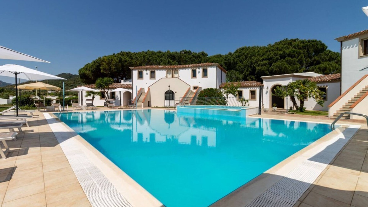 Cardedu Apartment | "Museddu Beach" ground floor in residence with a pool
