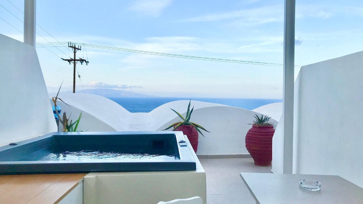 Oia Hotel | Muses Cycladic Suites - Two Level Compact Suite with Outdoor Hot tub & sea view