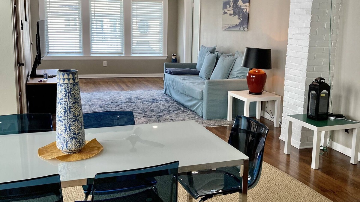 South Central Houston Apartment | Museum District - 3Br/2Ba Sunny apartment with King Bed