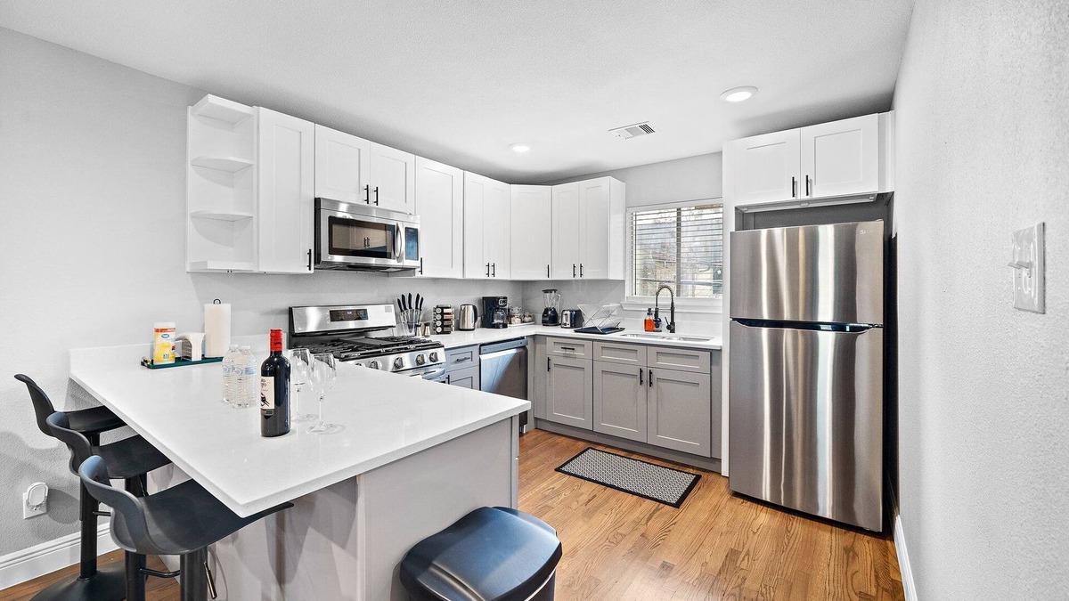 MacGregor Apartment | Museums Med Center Cozy Apt | Games BBQ Fire Pit