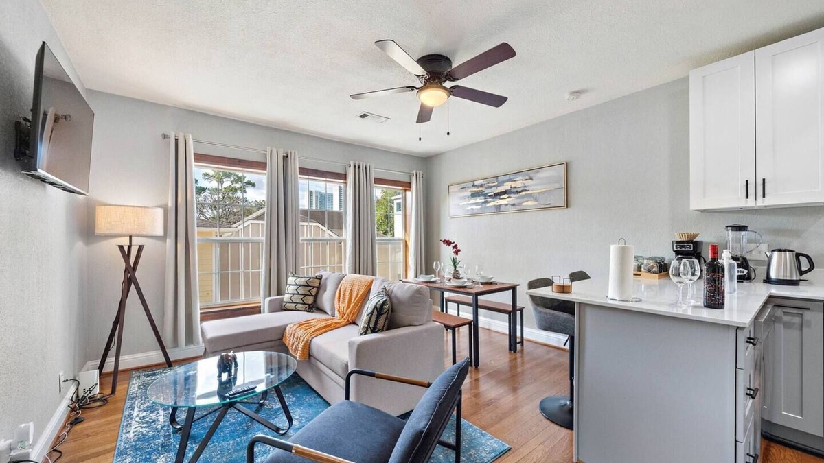 MacGregor Apartment | Museums Med Center Flat | Games WiFi Fire Pit BBQ