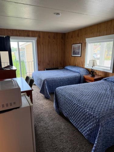 Mesick Hotel | Mushroom Cap Motel