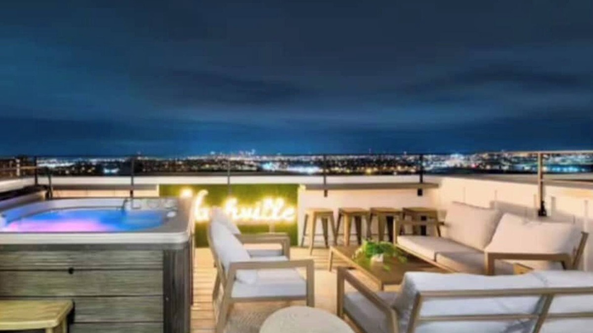 Nashville House | Music City Retreat | Rooftop, Hot Tub, + Sleeps 14