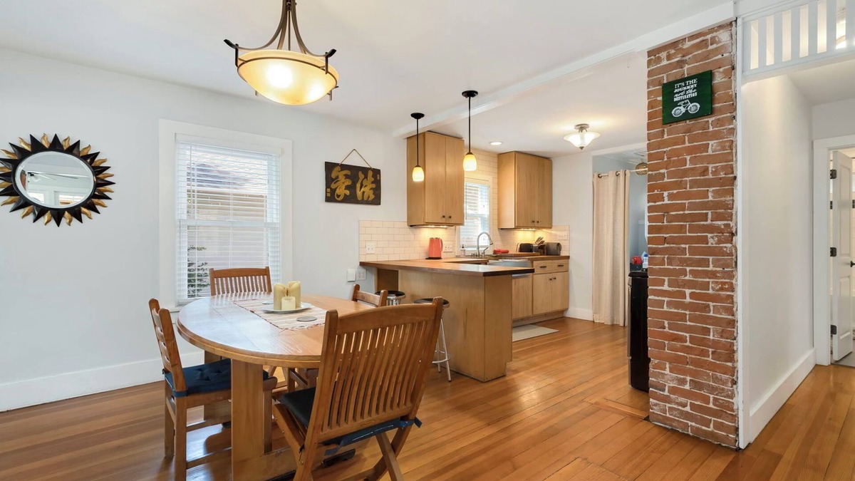 Martinez Park House | Music, Dining, CSU, Tasty Beer, Shopping and Sunshine!