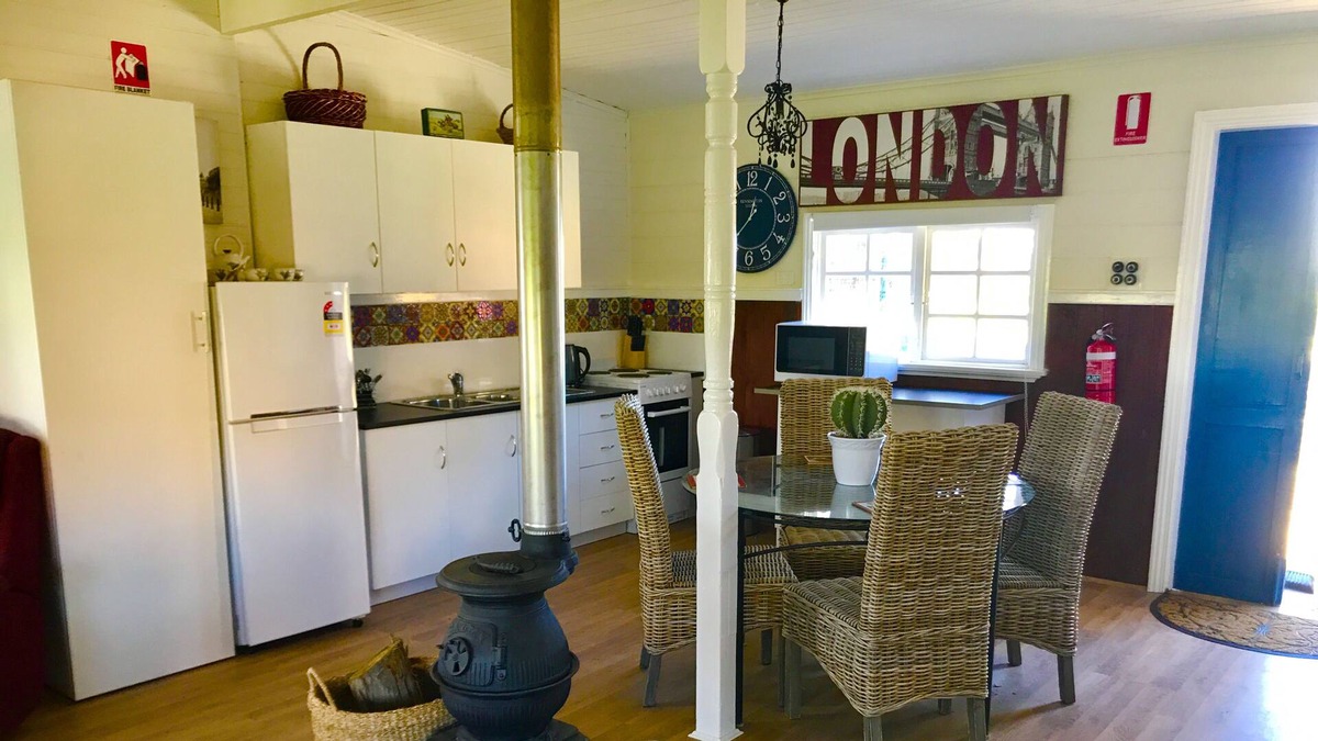 Darnum Cottage | Musical Village Retreat: A Taste Of London