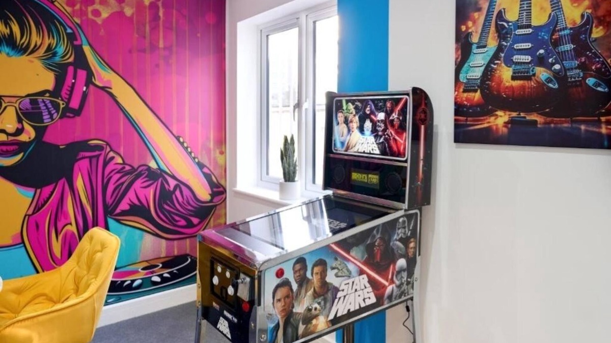Hatfield Apartment | MusicVibes Apartment CITY CENTRE,PRIVATE PARKING,NETFLIX,WIFI PINBALL MACHINE