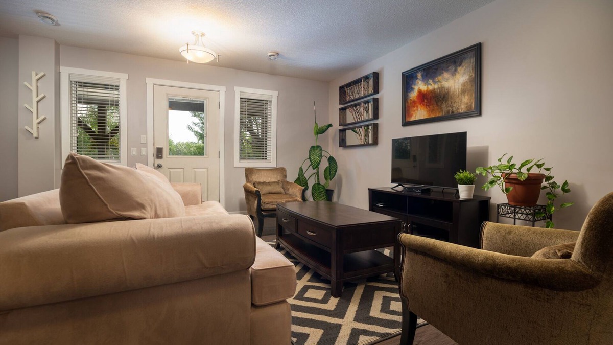 Athabasca House | Muskeg Creek Suite