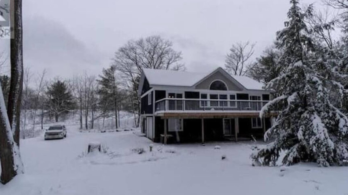 Muskoka Lakes House | Muskoka Gem on 5 Acres of Enchanted Forest w/Panoramic Sauna!