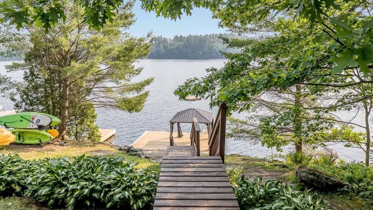 Gravenhurst House | Muskoka Lakeshore Cottage Bliss