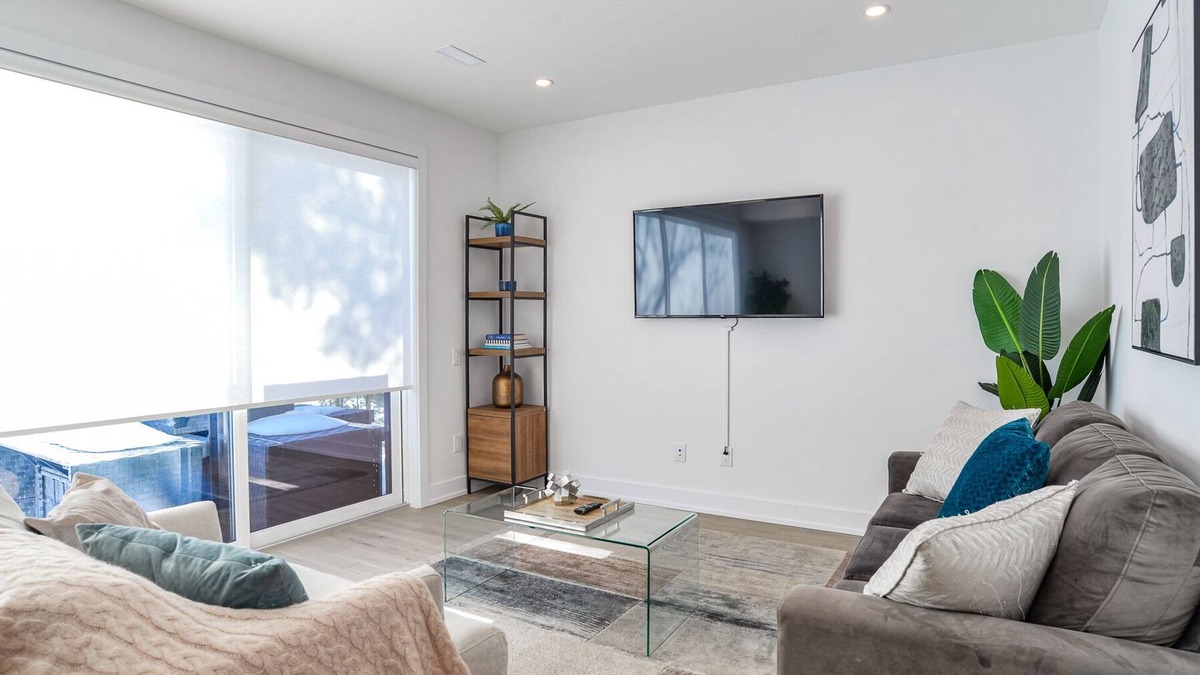 Gravenhurst Cottage | Muskoka Luxury 3 Bedroom Villa