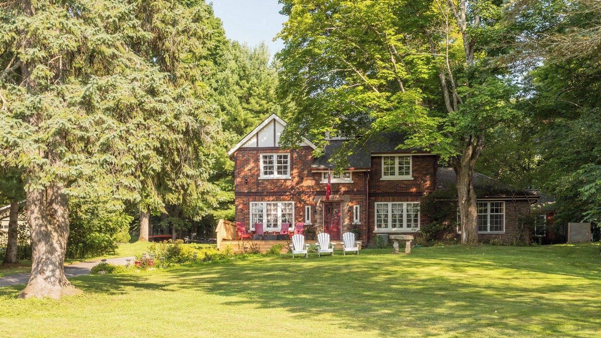 Windermere House | Muskoka Manor, Windermere, Lake Rosseau, with Sauna and Fireplace